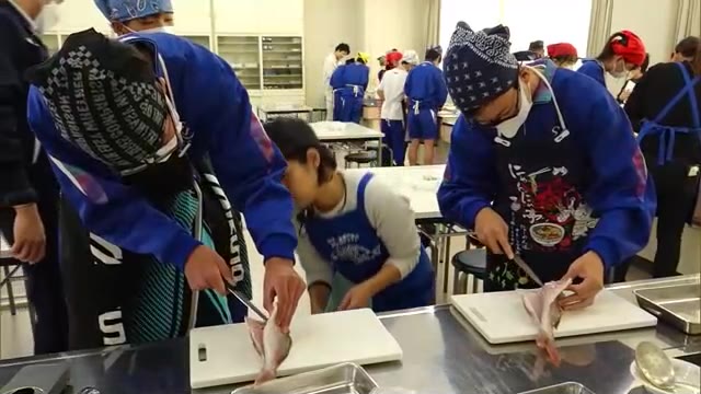 魚さばき挑戦で地元の産業を体験　地元・小豆島の海でとれた新鮮なタイの３枚おろしに中学生が挑戦【香川】