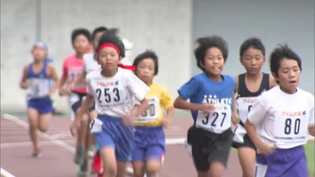 最後の１周まで頑張るぞ　小学生約５５０人の力走に声援　岡山県学童陸上フェスティバル【岡山・岡山市】