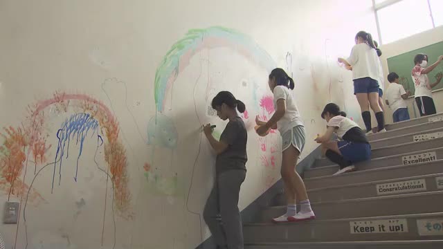 「ありがとう。そしてさようなら」高松市で解体を控える校舎に全校児童約２９０人が感謝の壁画【香川】